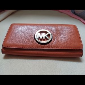 🧡🎃 Micheal Kors fall wallet.